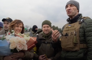Ukrainian bride Lesia Ivashchenko and groom Valerii Fylymonov marry in battle gear in a ceremony aired on YouTube, just before they fight to defend their hometown.
