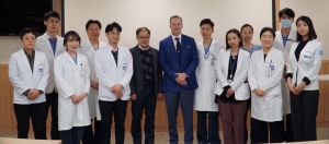 Dr. James Taylor recently met with physicians in South Korea to discuss the medicinal properties of cannabis.